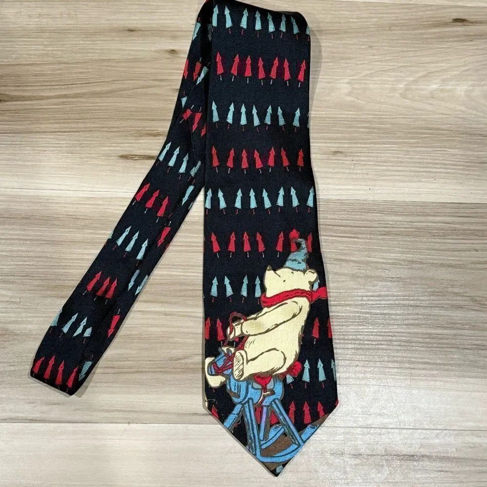 Disney Winnie The Pooh Classic Pooh Silk Christmas Tie